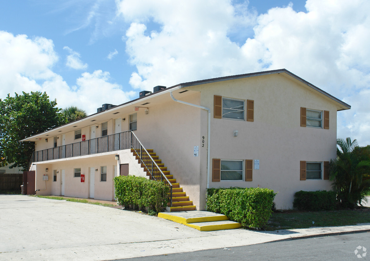 Foto principal - Lake Worth Condo Apartments