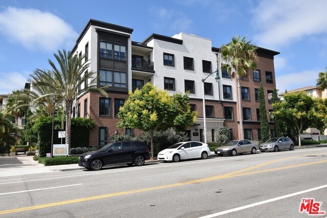 Building Photo - 12871 W Runway Rd