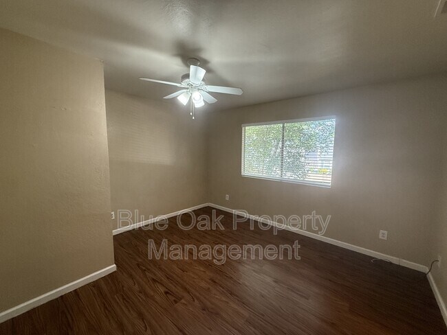 Building Photo - 403 Maple St