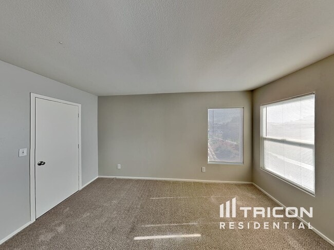 Building Photo - 1251 Golden Apple St