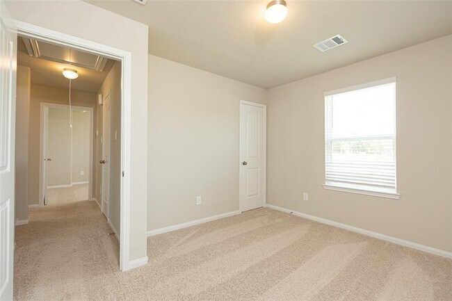 Building Photo - 2394 Tavo Trails Dr