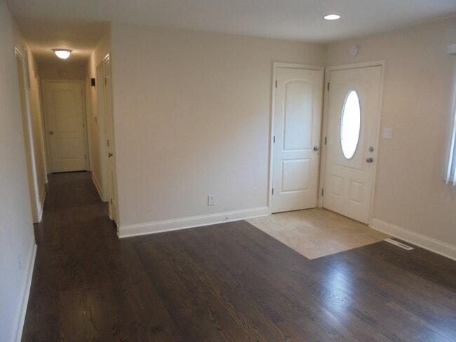 Building Photo - 66 Barrow Dr