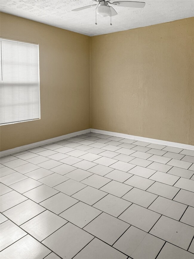 Building Photo - 4803 Robertson St