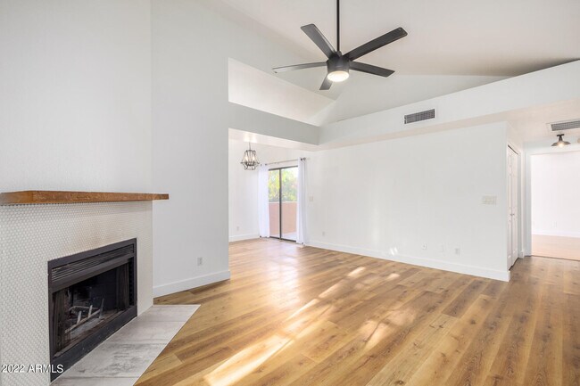Foto del edificio - 5640 E Bell Rd