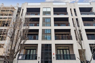 Building Photo - 232 S Green St