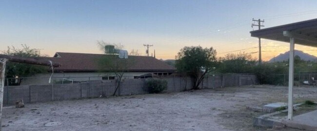Foto del edificio - 1601 W San Ricardo Blvd