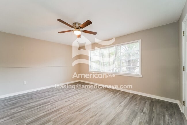 Building Photo - 573 N Park Ln