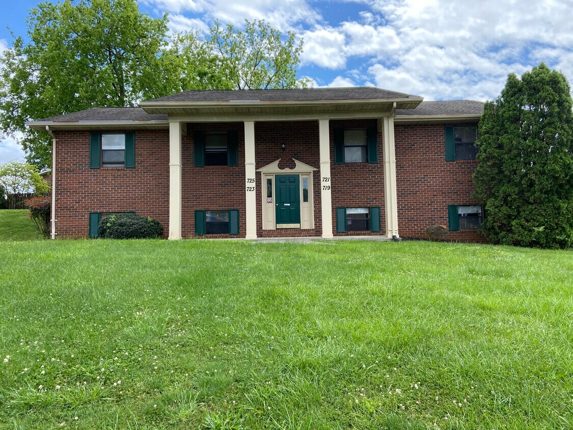 Primary Photo - 721 Bethany Ct
