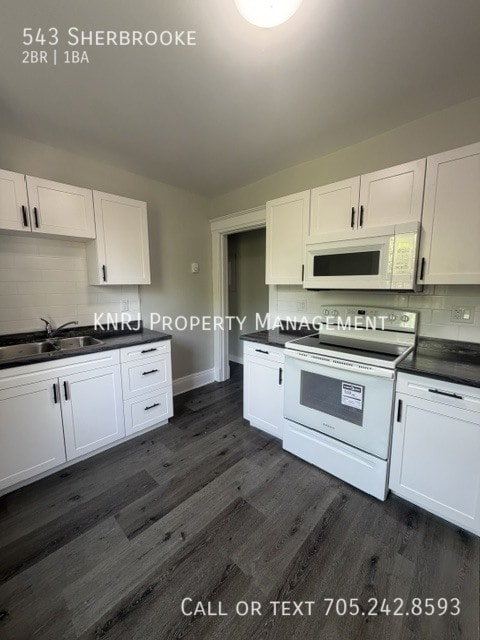 Building Photo - Three Large Two Bedroom Apartments for Rent