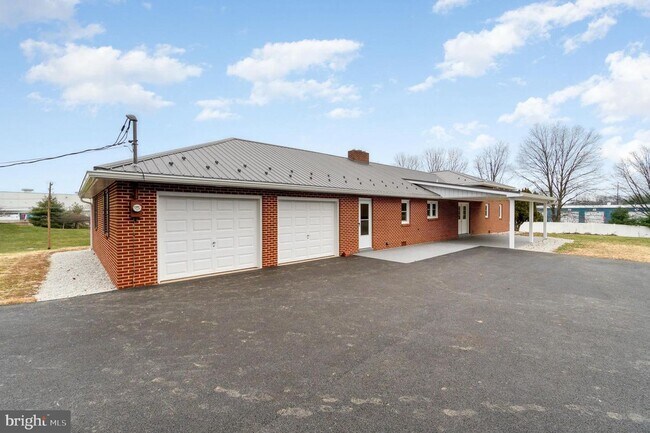 Building Photo - Country View 3 bedroom home