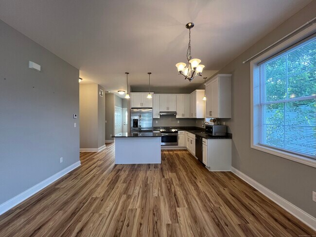 Building Photo - 41 Eden Ave