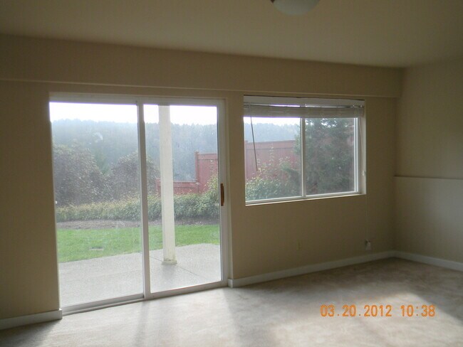 Building Photo - North Gig Harbor 3 bed 2.5 bath ~2,600sqft