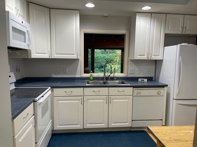 Foto del edificio - 5 Inwood Ln