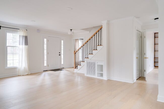Building Photo - Chapel Hill Retreat: Spacious 4-Bedroom with Fenced-in Backyard