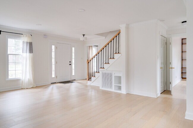Photo - Chapel Hill Retreat: Spacious 4-Bedroom with Fenced-in Backyard Apartment