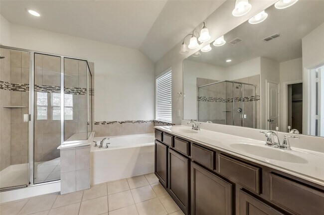 Building Photo - 601 Elm Creek Dr