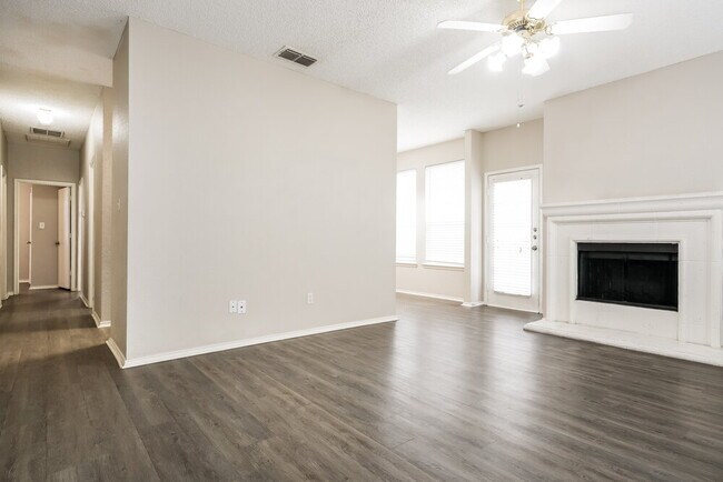 Foto del edificio - 6821 Prairie Hill Rd N