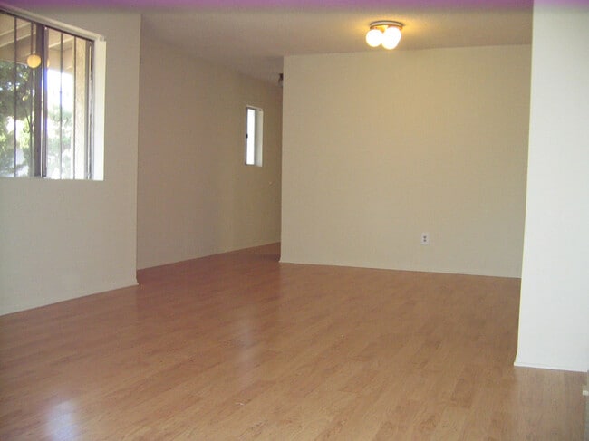 Building Photo - 853-861 N Raymond Ave