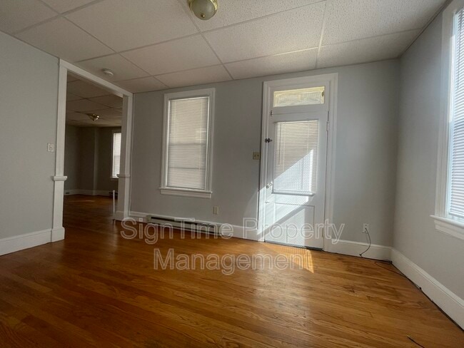 Building Photo - 113 S Mulberry St