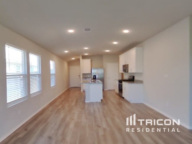Building Photo - 5120 Saddle Clb Dr