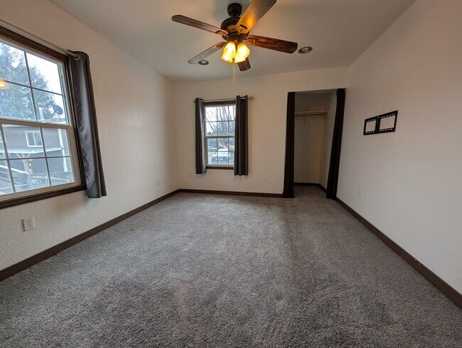 Foto del edificio - 3 bed 1 bath Orchards House