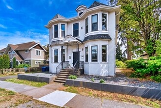 Building Photo - 549 Prideaux St