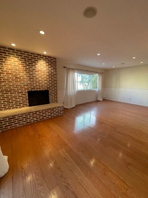 Foto del edificio - 451 S Barrington Ave