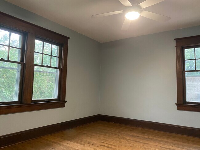 Building Photo - 1234 Porlier St