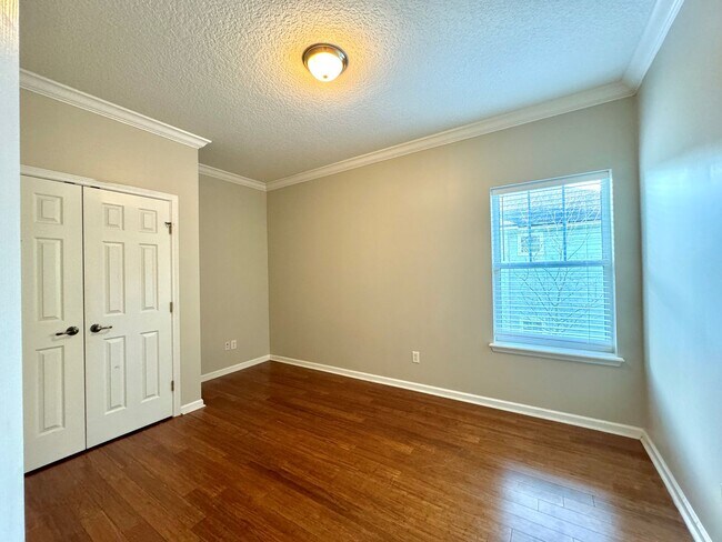 Building Photo - Coastal Charm: Luxurious 4-Bedroom Home in...