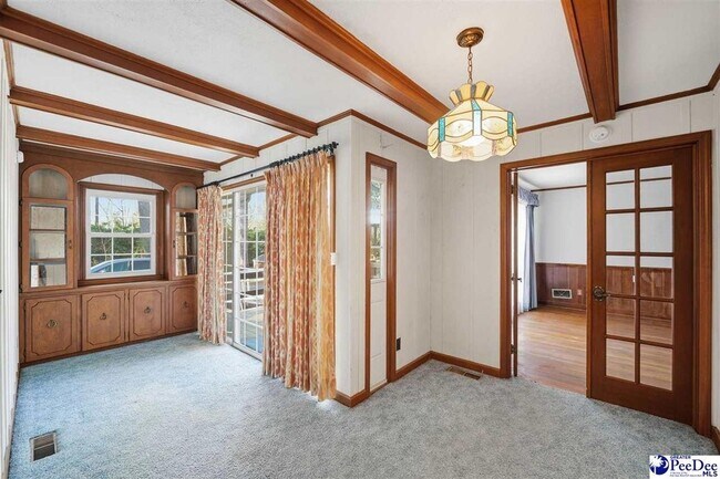 Foto del edificio - 2218 N Douglas St