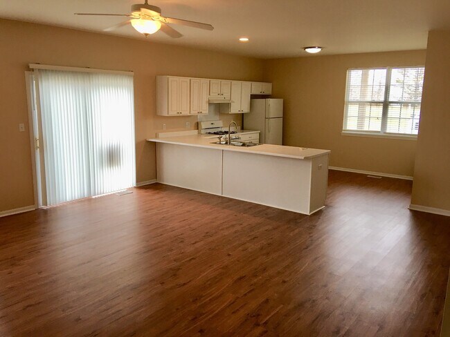 Foto del edificio - 1207 Primrose Ln
