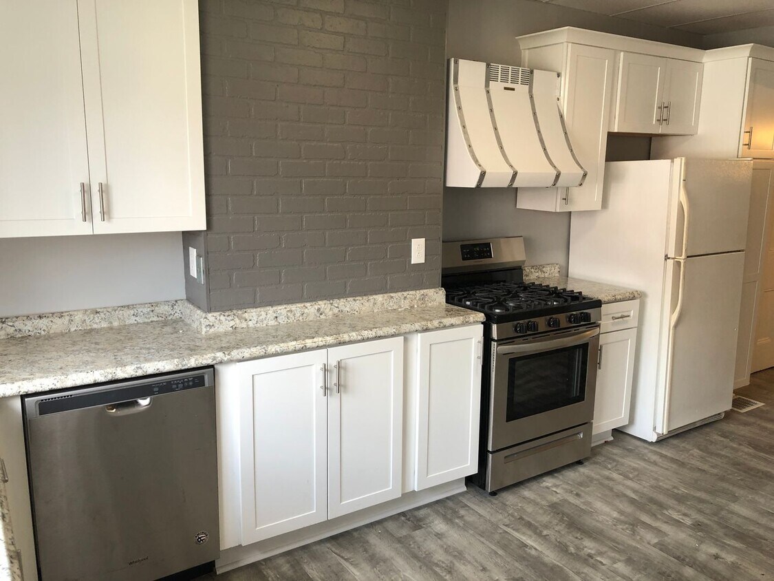 Lawrenceville - 3 BR Single Family Home, Newly Remodeled! Off Street Parking! - Lawrenceville - 3 BR Single Family Home, Newly Remodeled!  Off Street Parking!