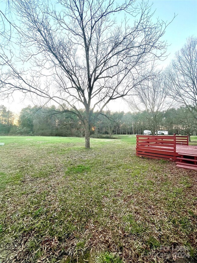 Foto del edificio - 5628 White Store Rd