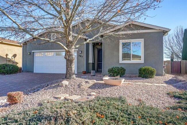 Building Photo - Beautiful 2 bed + den, 2 bath Home Located in Quailwood!