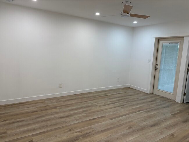 Building Photo - 1842 Beach Pky