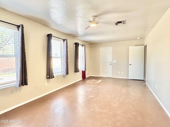 Foto del edificio - 731 W 12th Pl