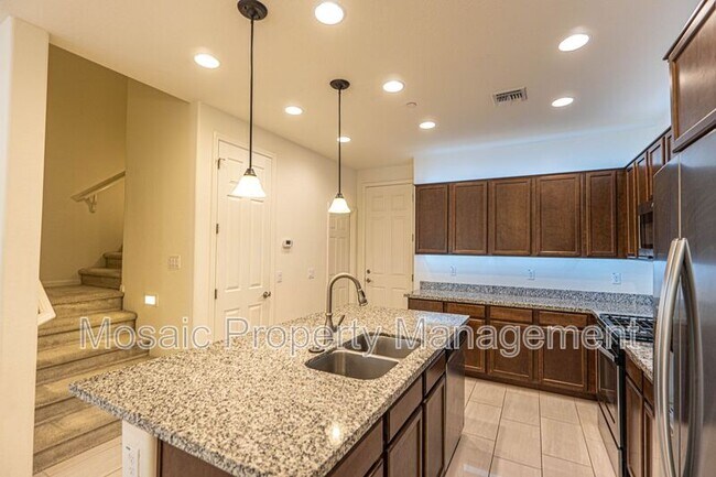 Foto del edificio - 2477 W Market Pl