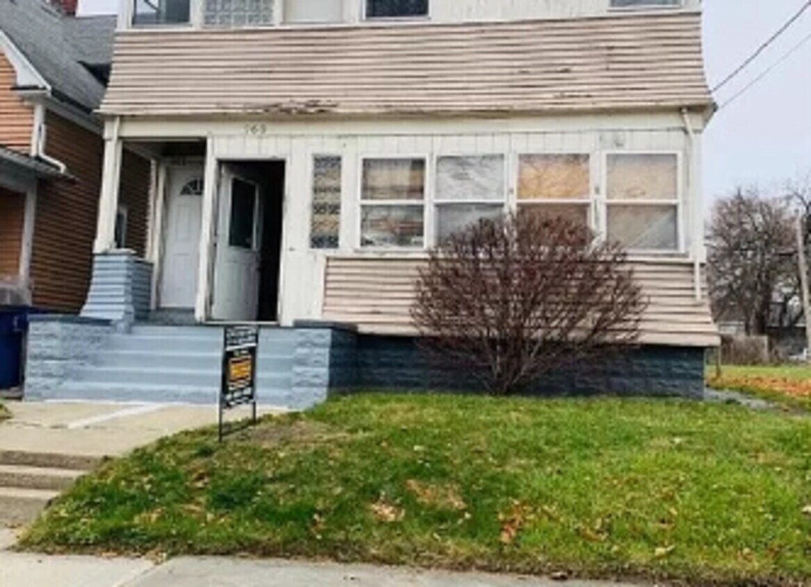 Building Photo - 960 W Delaware Ave