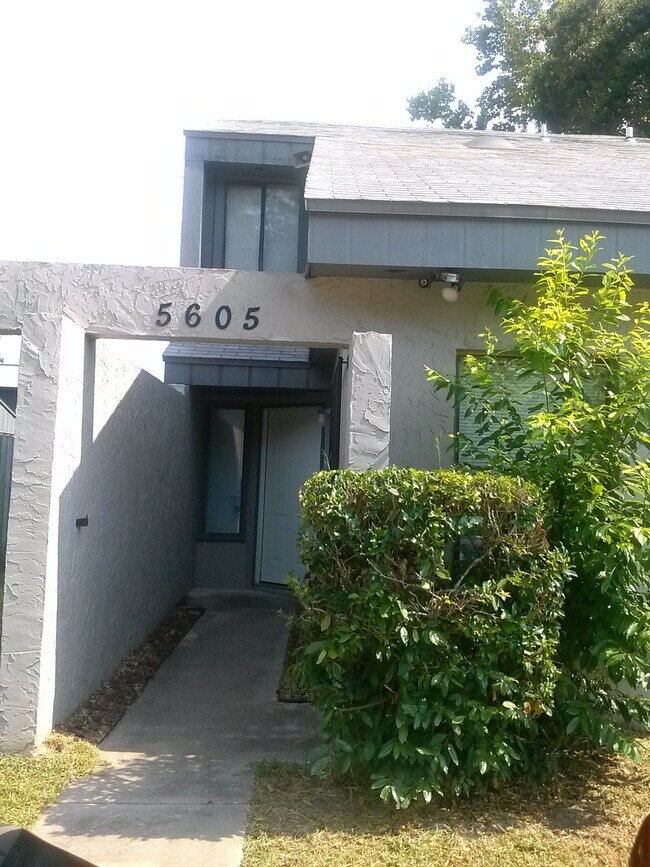 Building Photo - Townhome With Fenced Yard