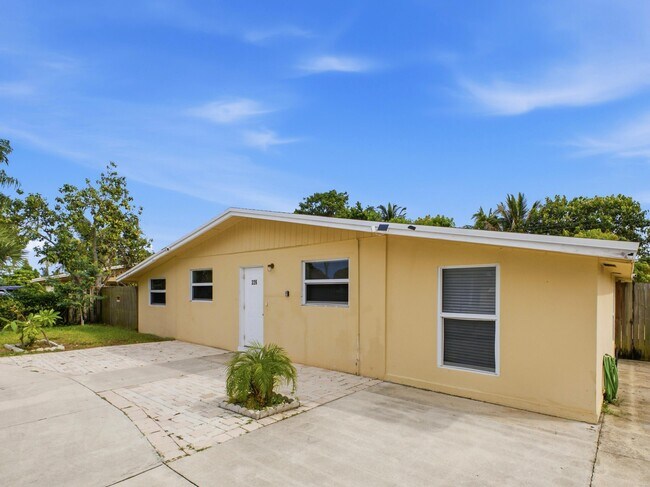 Foto del edificio - 226 E Gateway Blvd