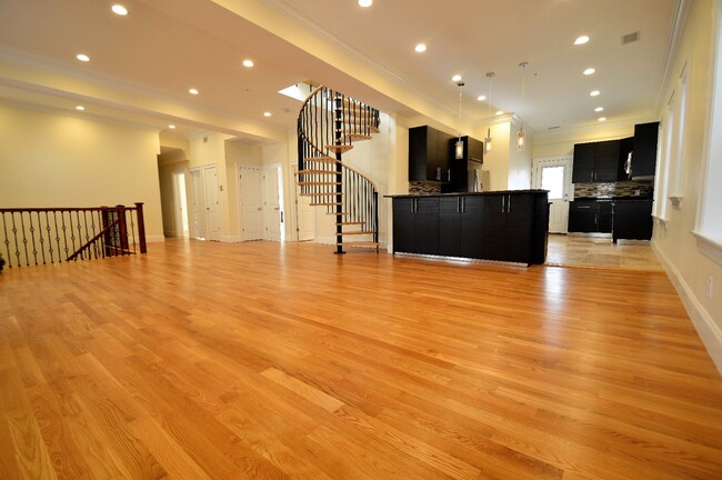 Building Photo - 74 Browne St