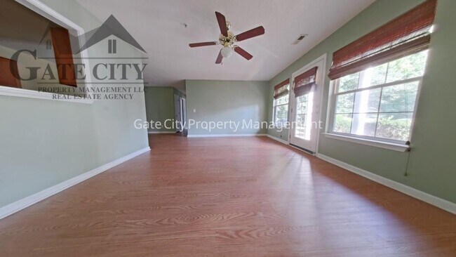 Foto del edificio - 905 Hanahan Ct