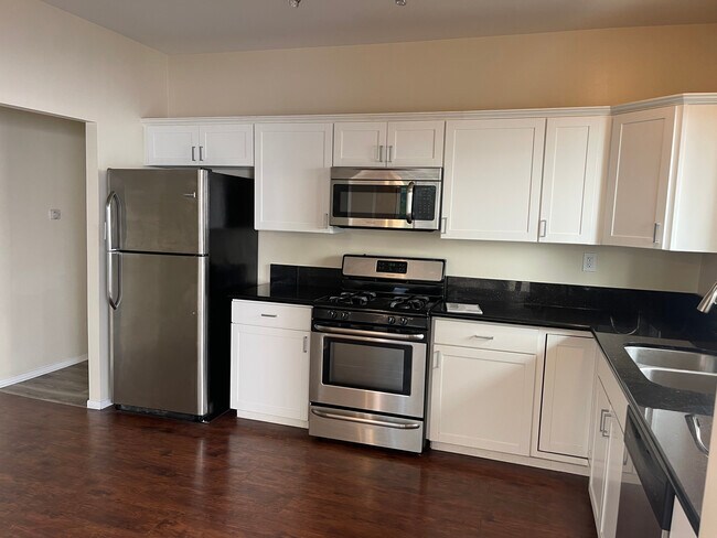 Building Photo - 14841 Sylvan St