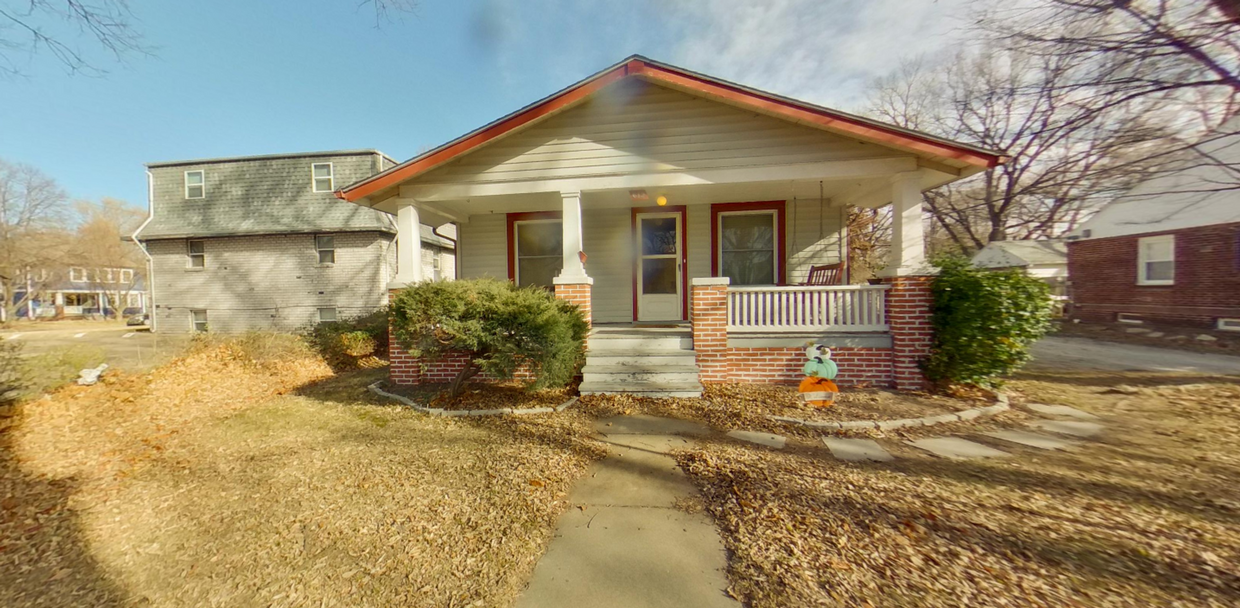 Primary Photo - 3D Tour Available - Fenced-in Yard + Washe...