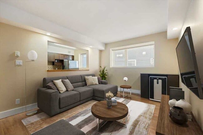 Photo du bâtiment - 375-375 Stradbrook Ave