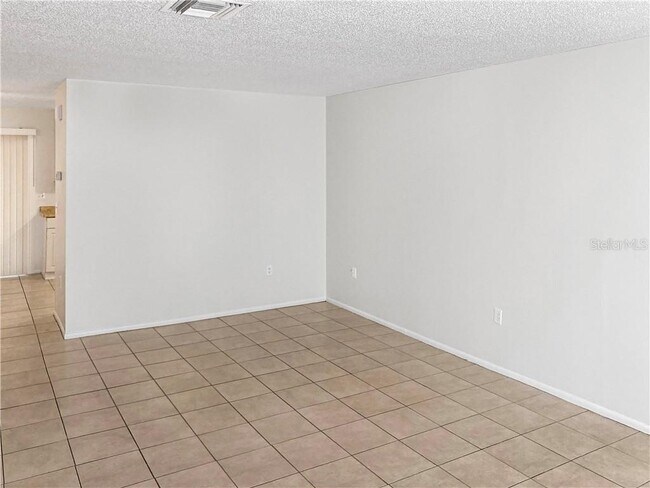 Building Photo - 929 Royal Palm Dr