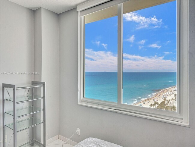 Foto del edificio - 3725 S Ocean Dr