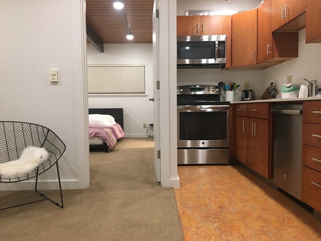 Primary Photo - 2318 NE 51st St