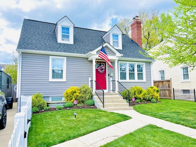 Building Photo - 2902 Meadow Ln