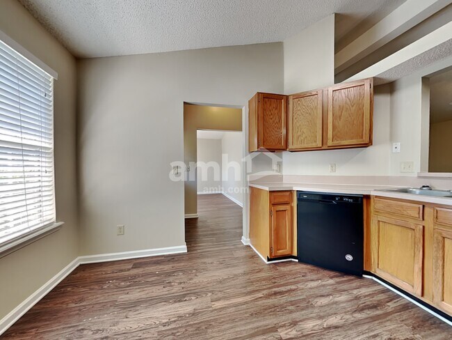 Foto del edificio - 2175 Hovington Cir E